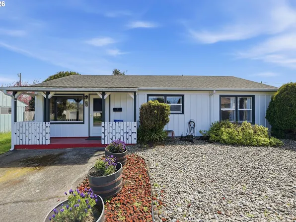 1621 Grant St, North Bend, OR 97459