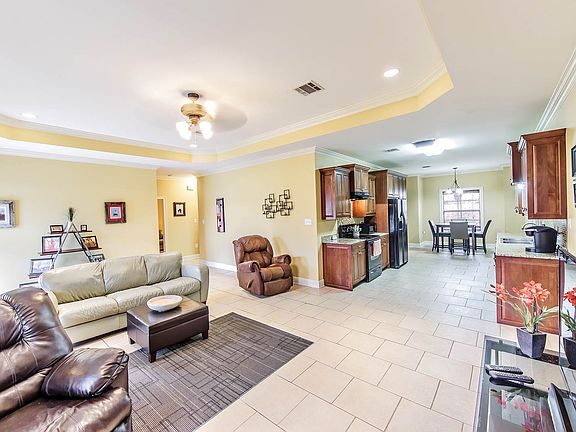 5th image of 501 Sugar Land St