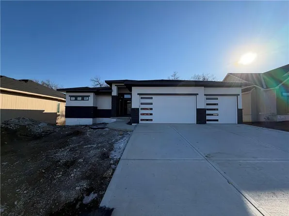 15285 W 162nd St, Olathe, KS 66062