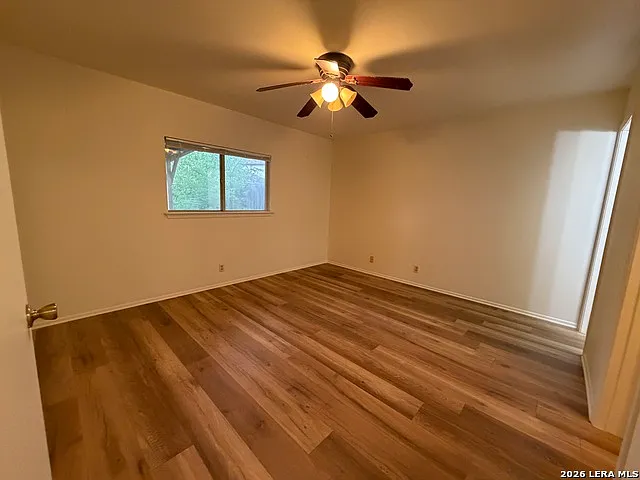 7643 Chatsworth — Photo 16