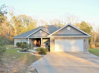 215 Mill Creek Ln, Lucedale, MS 39452