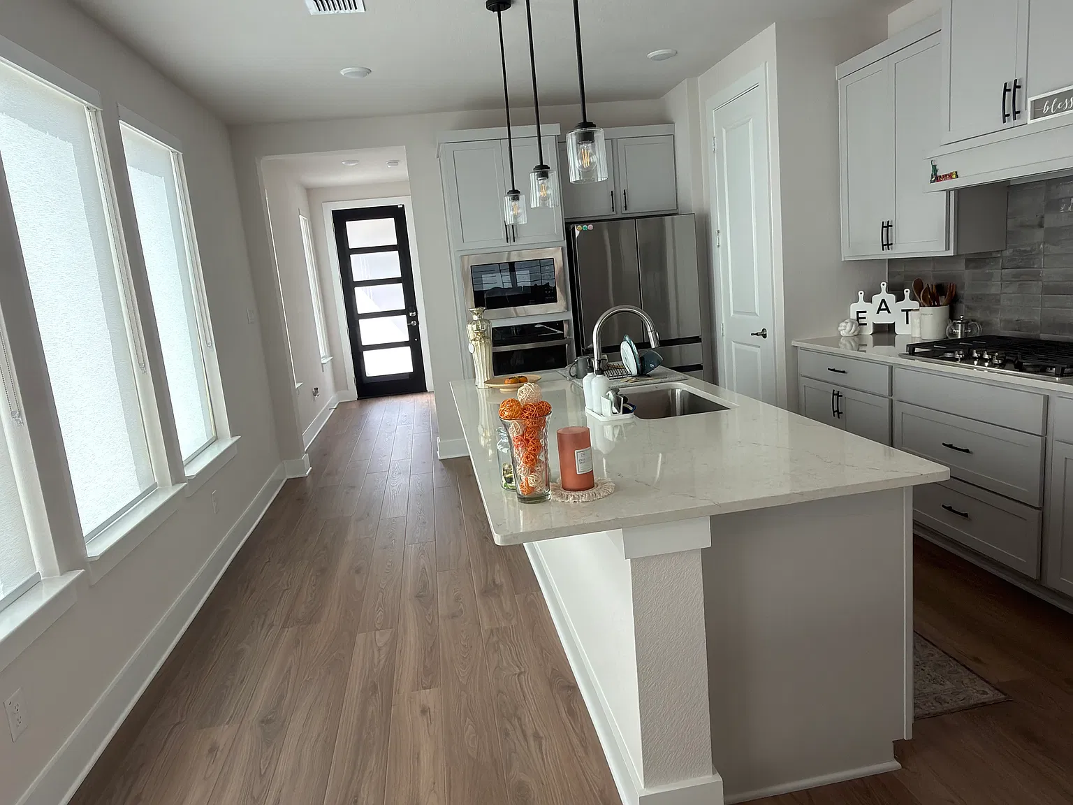 4 bed, 2224 sqft, $2,975 — Photo 4