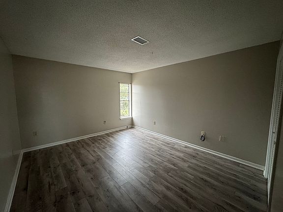 3rd image of 404 Marshall Ct NW Unit 5
