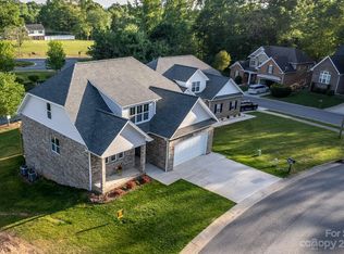 1069 12th Avenue Dr NW, Hickory, NC 28601