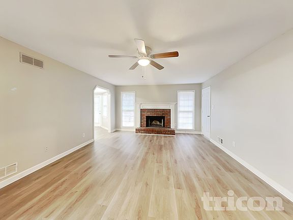 3rd image of 91 Stratford Dr