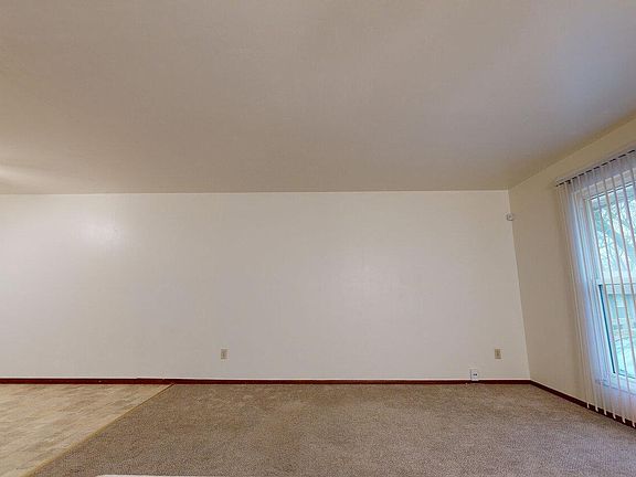 2nd image of 806 Cypress Ct