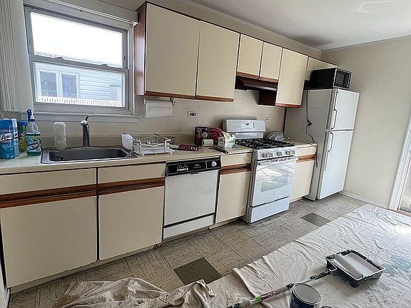 3rd image of 161-48 85th St #1