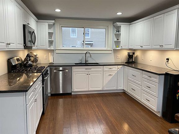 2nd image of 16 Buck St