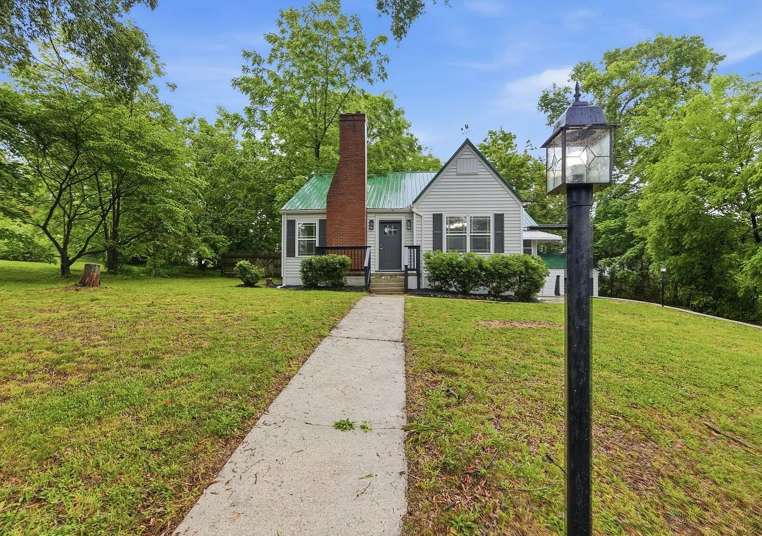Renovated Historic Home in the Heart of Manchester! — Photo 3