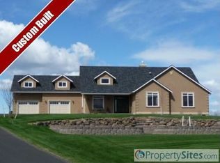904 N Scenic Dr, Yakima, WA 98908
