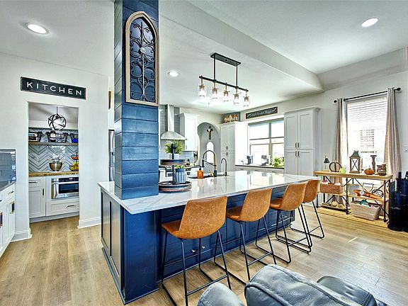 5th image of 305 Lightcliff St