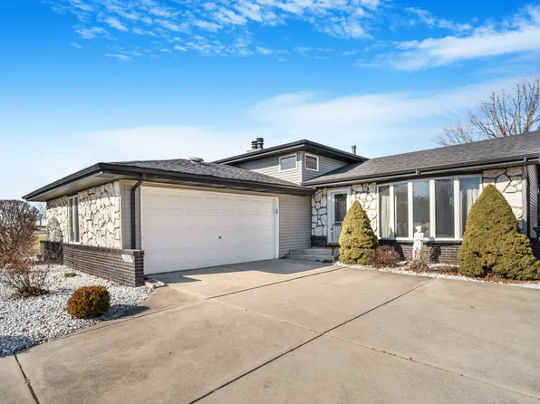 1338 Autumn Dr, Crown Point, IN 46307