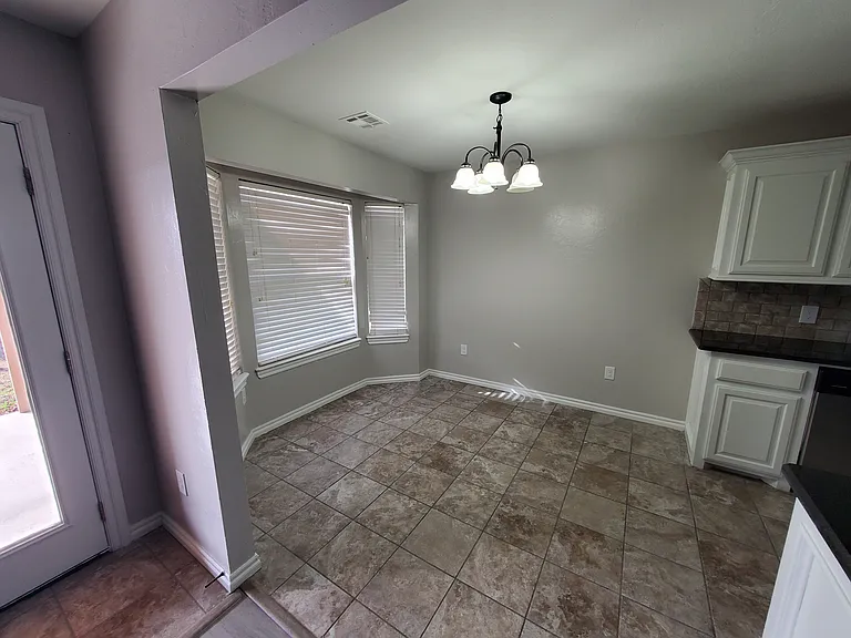 205 NE Angus St — Photo 7