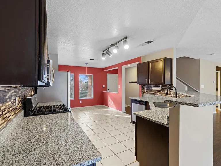 12428 Rainier Way NE — Photo 7