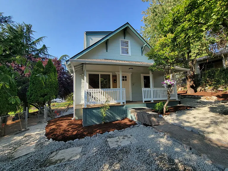 2031 E Harrison St — Photo 2