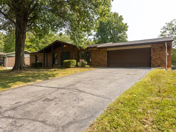 5018 Scenic View Acres Dr, Imperial, MO 63052