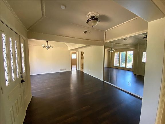 3rd image of 3335 Overland Dr