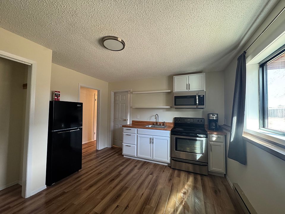 1st image of 914 Jeanette Pl