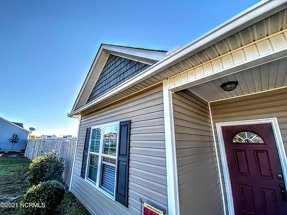 3rd image of 204 Chestwood Dr