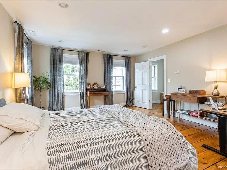 120 Verplanck Ave — Photo 17