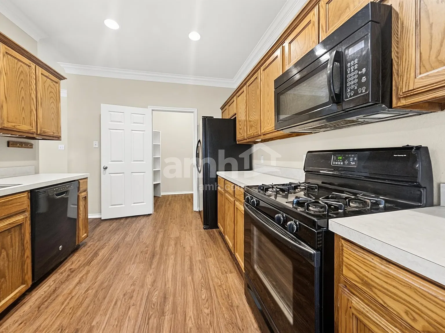 4 bed, 2.0 bath, 1860 sqft, $2,395 — Photo 3