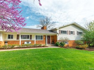 868 Helston Rd, Bloomfield Hills, MI 48304