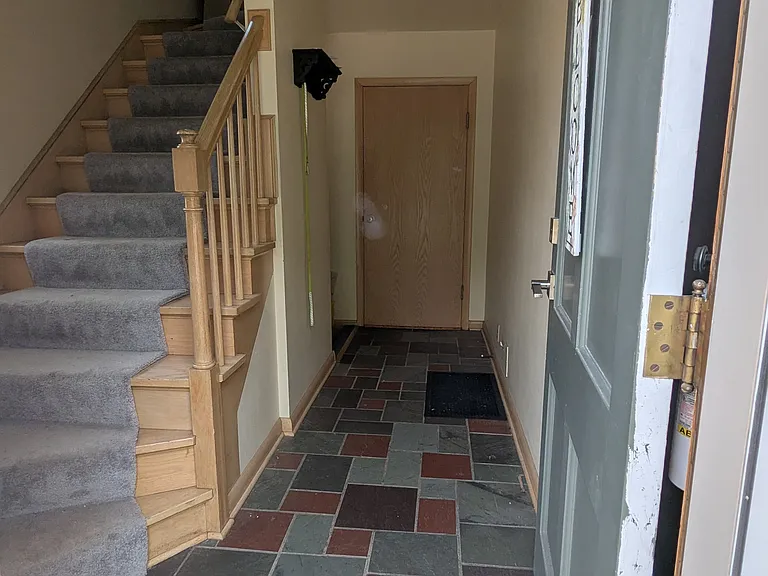 8833 W Hawthorne Ave — Photo 2