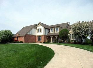 9830 Sheffield Rd, Perrysburg, OH 43551