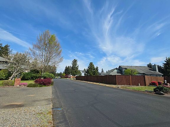 4th image of 10811 192nd Street Ct E