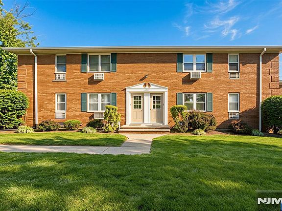 2nd image of 1130 Valley Road #2B