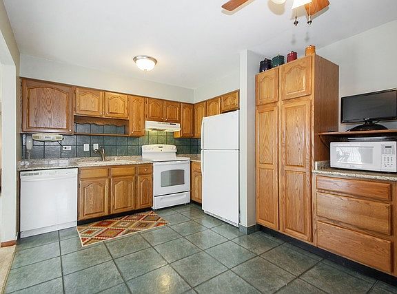 5th image of 15810 Terrace Dr #Ro1