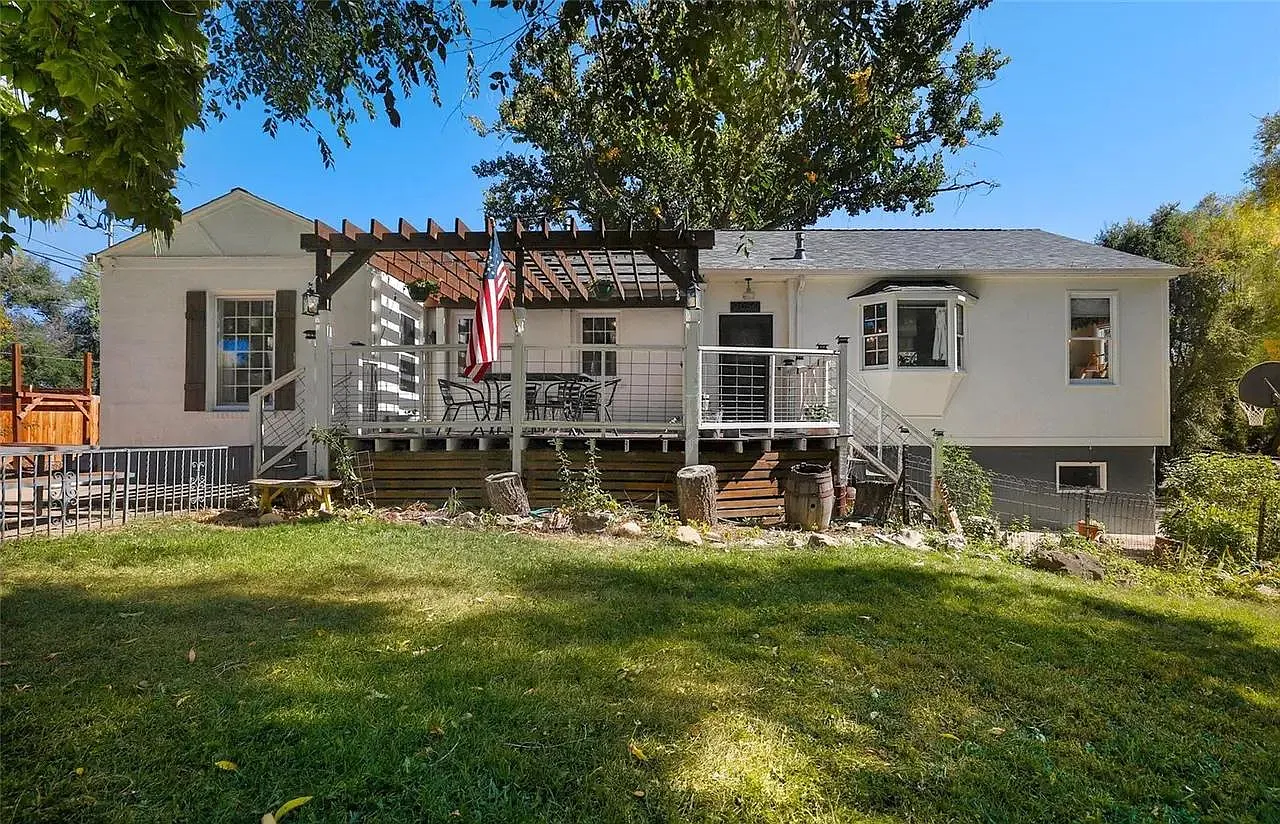 2050 Teller St — Photo 1