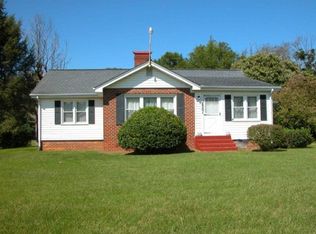 2301 Zane Whitson Dr, Unicoi, TN 37692