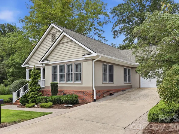18 Creekside Way, Asheville, NC 28804