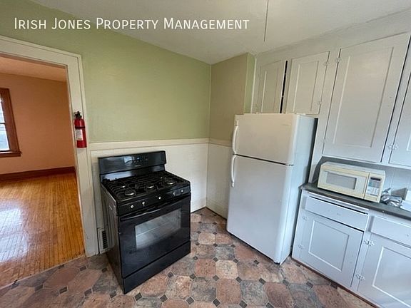 5th image of 210 W Hazeltine Ave Floor 1