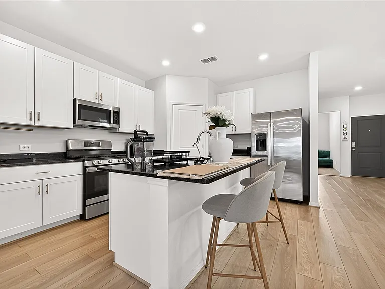 2711 Misty Meadow Ln — Photo 3