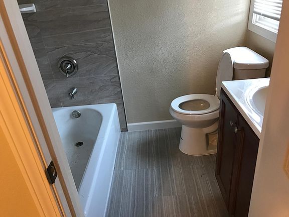 4th image of 370 S 18th St