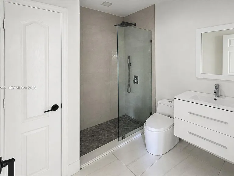 516 La Villa Dr — Photo 9