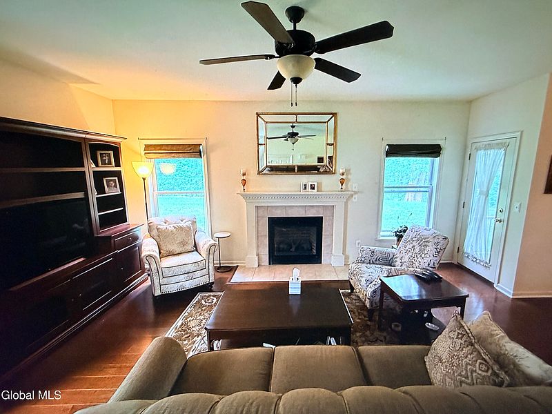4th image of 2580 Edgewood Avenue