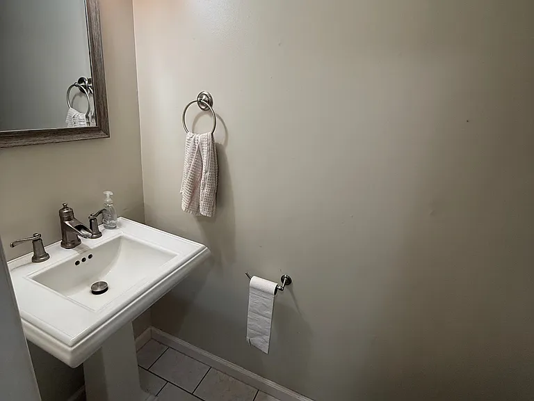 569 Highwood Cir — Photo 27