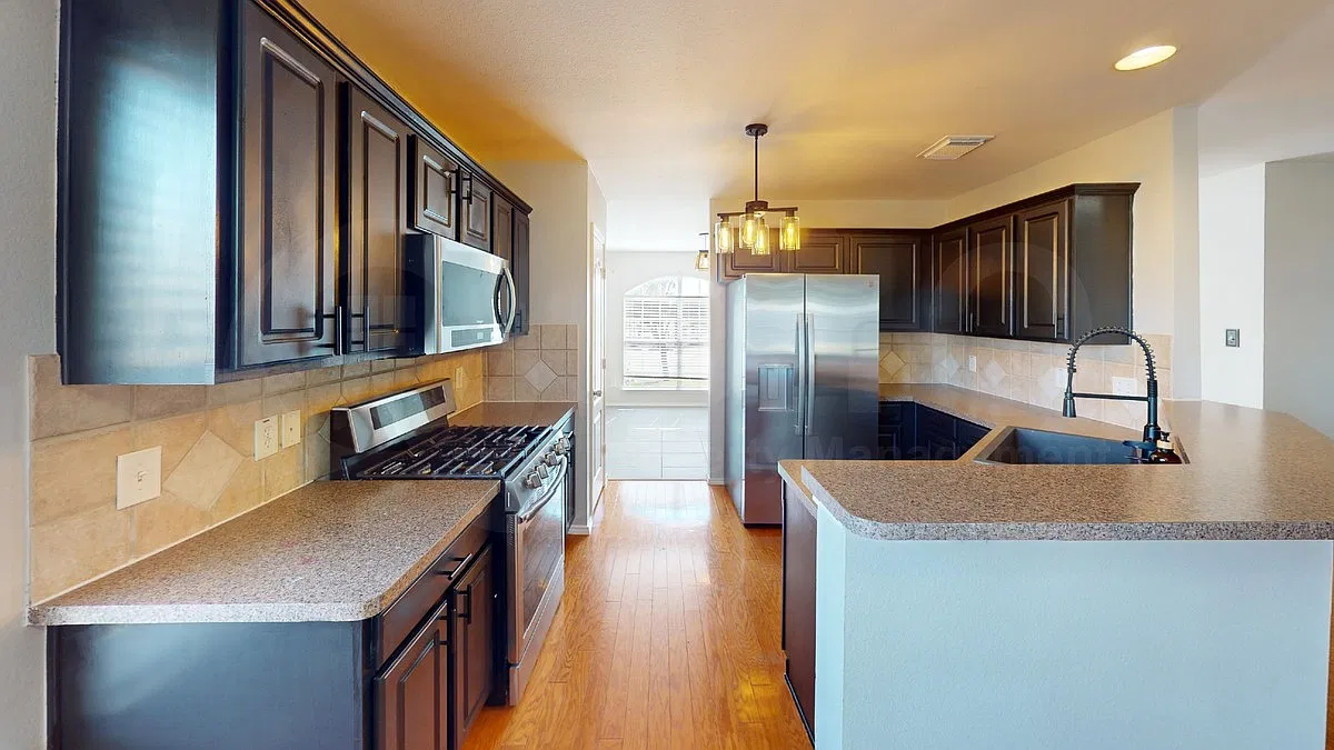 3 bed, 2.0 bath, 2276 sqft, $2,200 — Photo 4