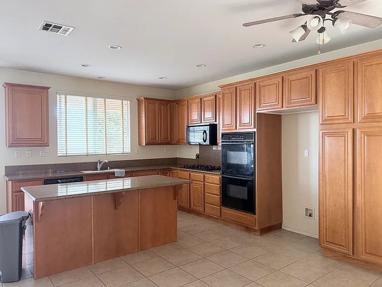 12199 Saxon Dr — Photo 2