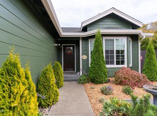 170 Hocker Ln, Fort Bragg, CA 95437