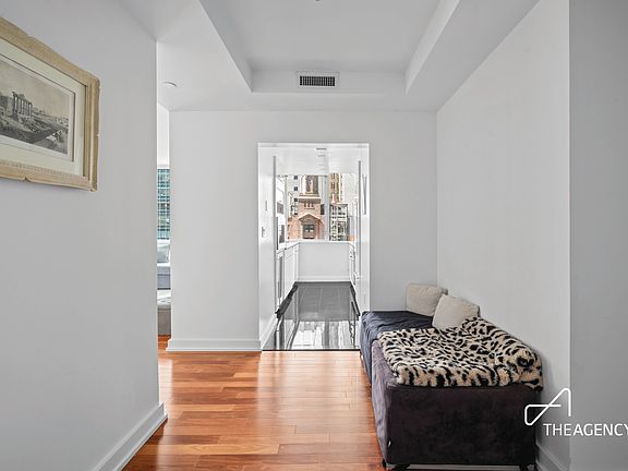 4th image of 60 E 55th St APT 19A