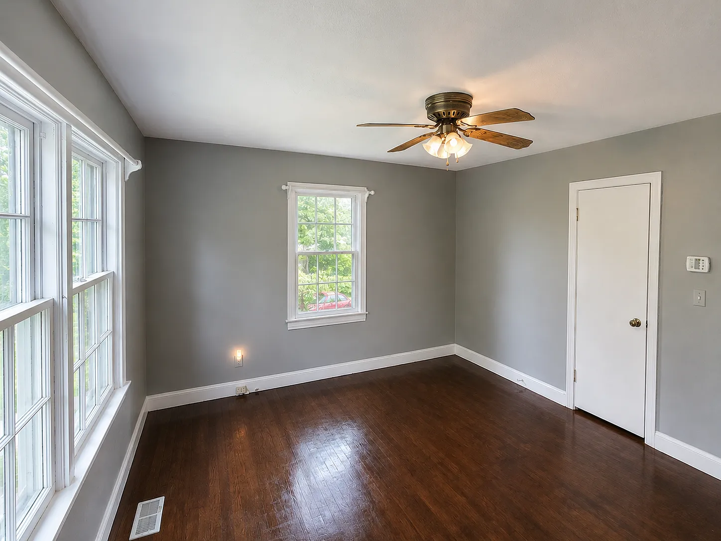 2 bed, 1200 sqft, $995 — Photo 2