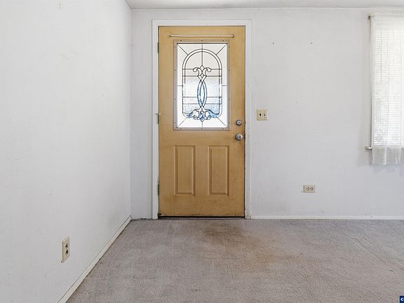 4th image of 687 N Jefferson St