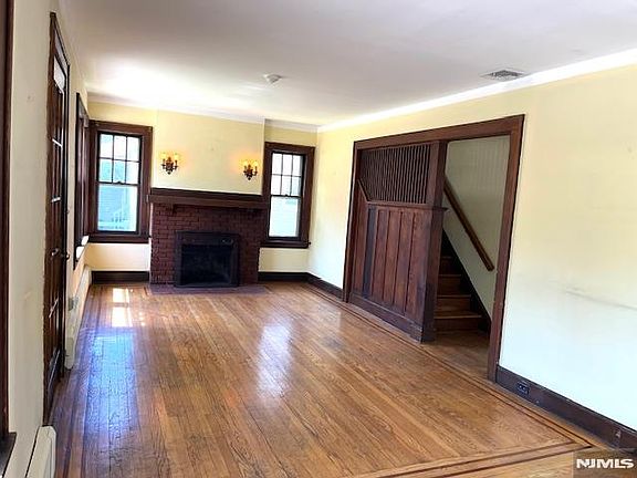 3rd image of 126 Gordon St