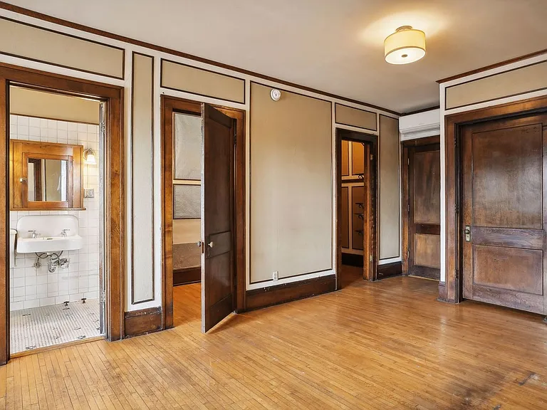 1426 West 31st Street — Photo 11