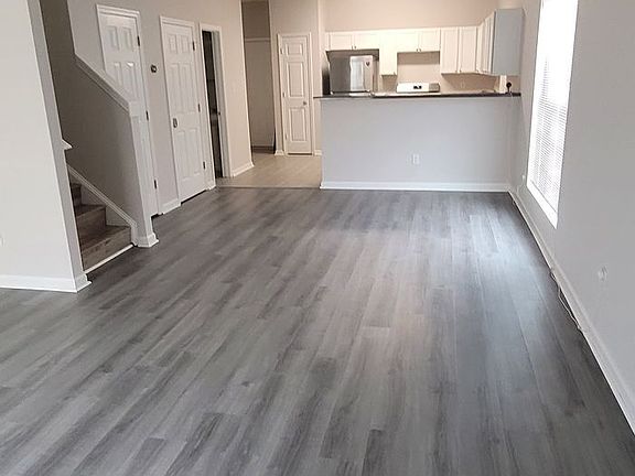 3rd image of 4560 Parkview Sq