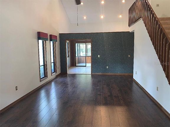 4th image of 363 Sweetbriar Ln